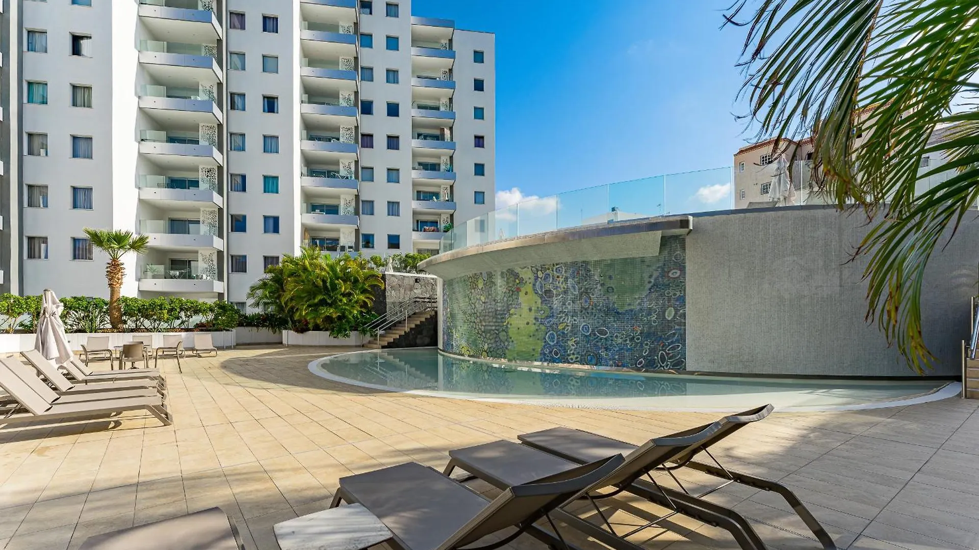 Апартаменты Poolside Escape Адехе