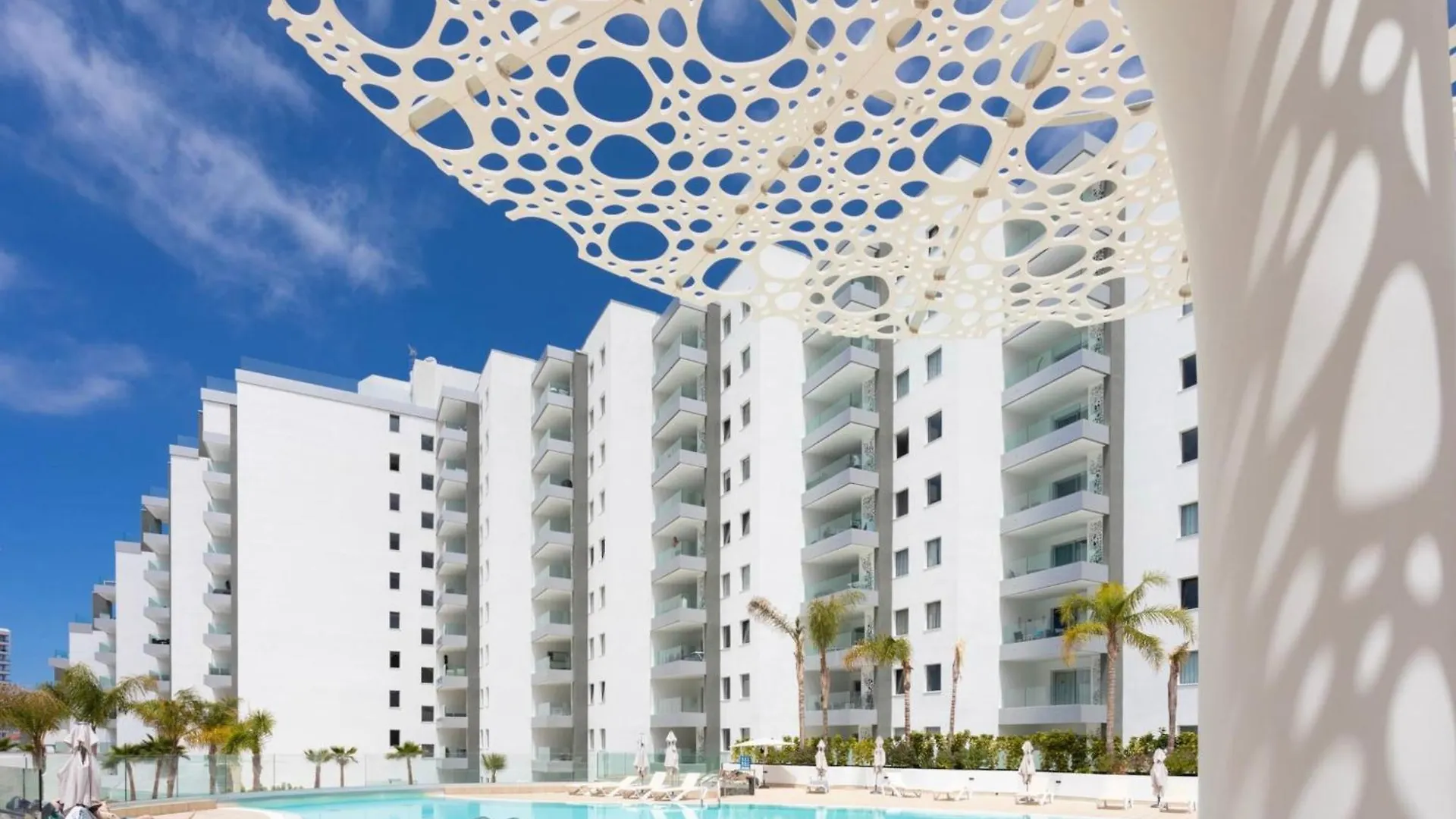 Апартаменты Poolside Escape Адехе