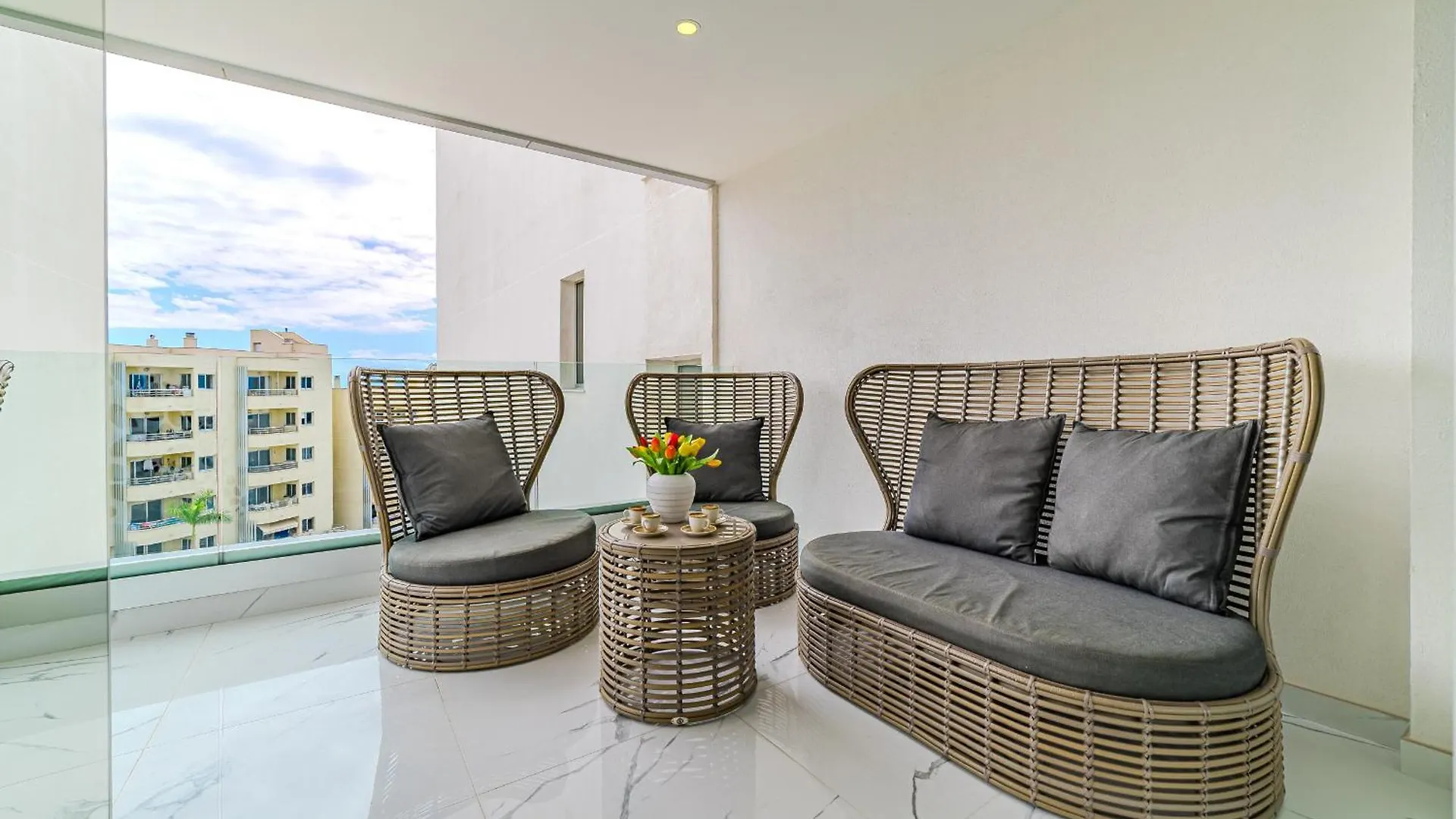 Апартаменты Poolside Escape Адехе 0*,